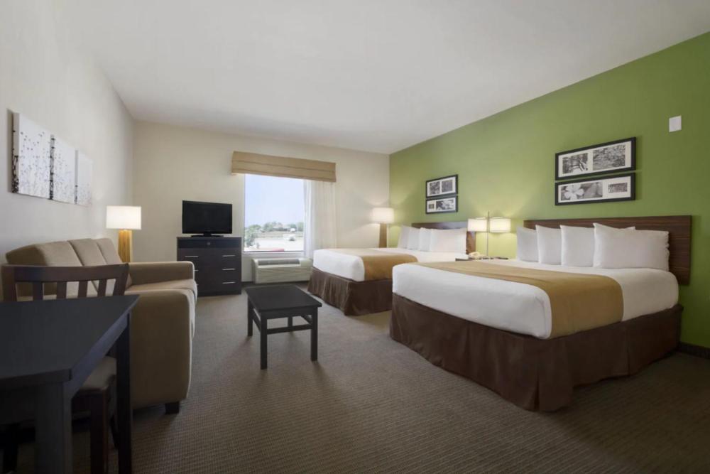 Deluxe Queen Suite - Non-Smoking interior